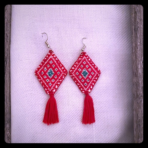 Beautiful Handmade Earrings - Picture 1 of 2
